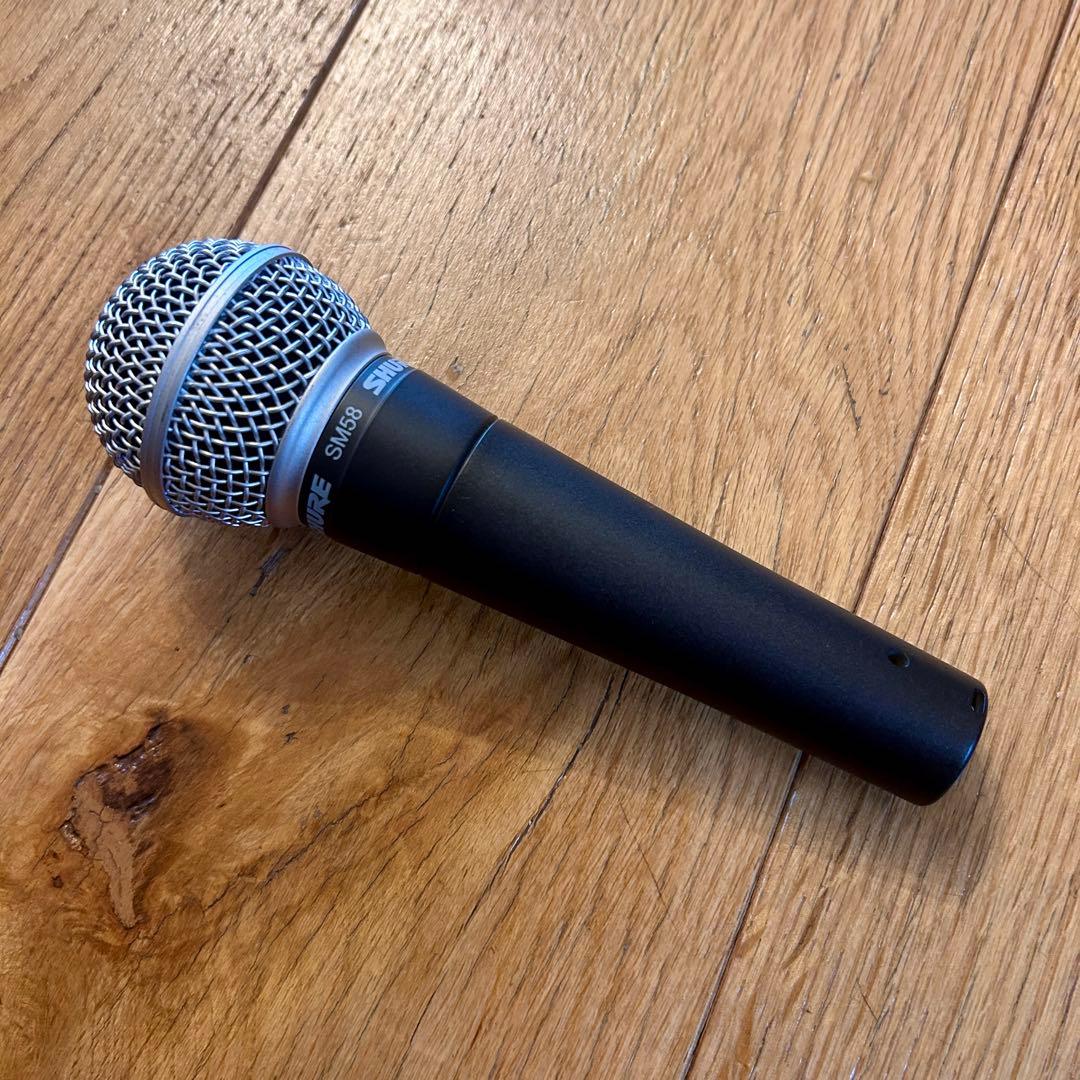 美品　SHURE ダイナミックマイク SM58 と マイクケーブル