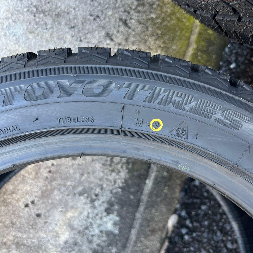 スタッドレスタイヤ　トーヨー　GIZ2 245/45R18 新品未使用　22年製