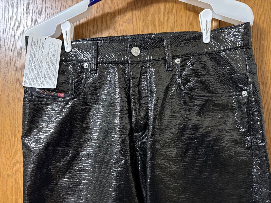 Diesel　エナメルパンツ　フェイクレザー　光沢パンツ　黒　サイズ30