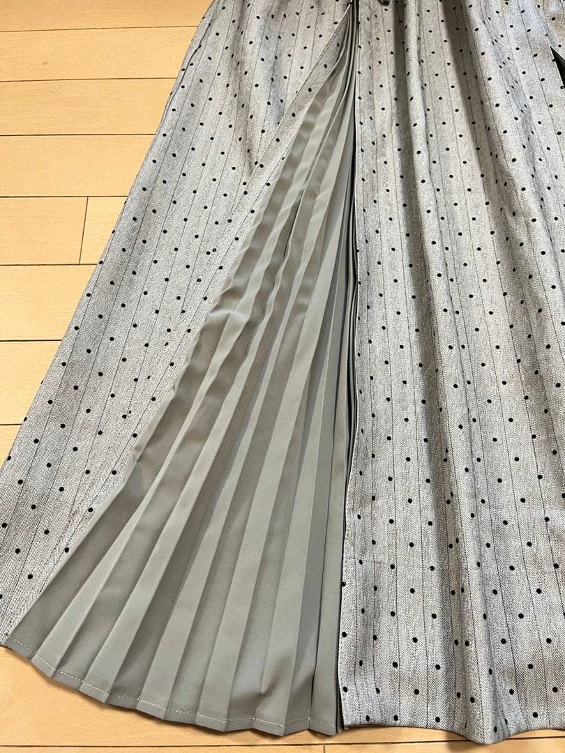 新品／as know as olaca　アズノウアズ　線に点にプリーツのスカート
