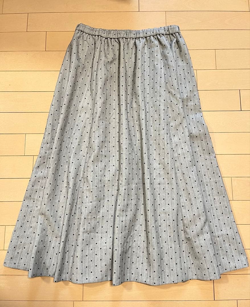 新品／as know as olaca　アズノウアズ　線に点にプリーツのスカート