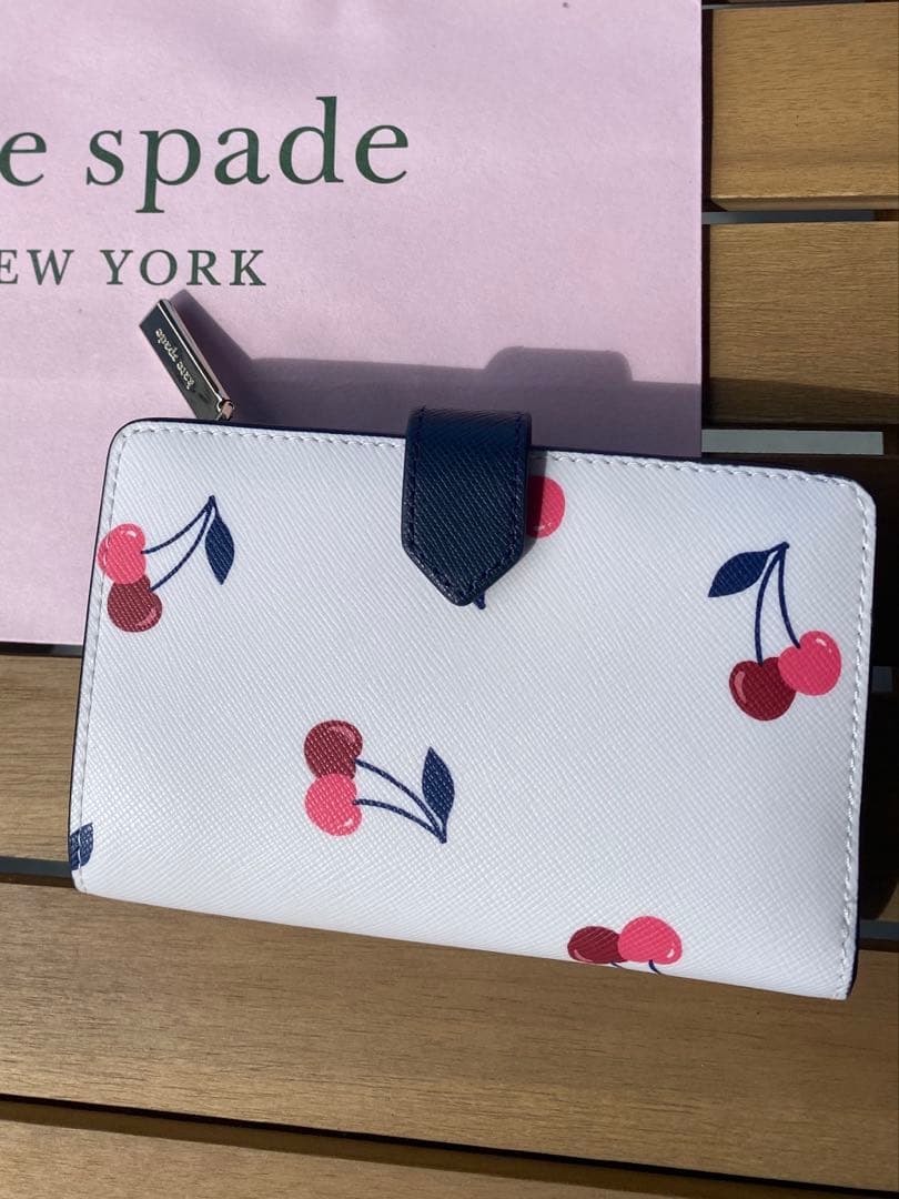 kate spade 新品未使用　チェリー柄　二つ折り財布