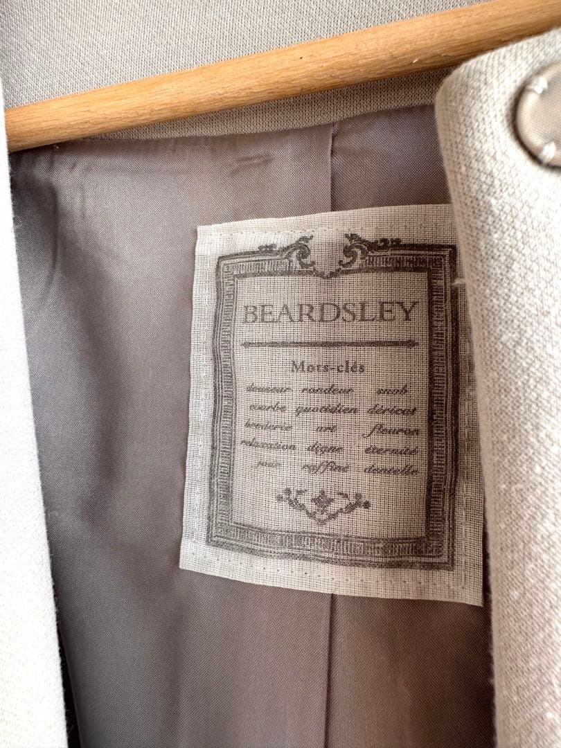 最終価格　BEARDSLEY ダンボールギャザーコート　卒入式にも