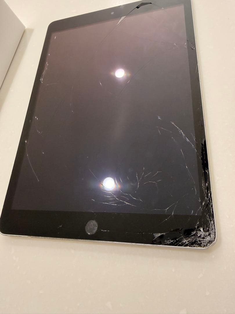 iPad 第9世代 64GB【画面ひびあり】