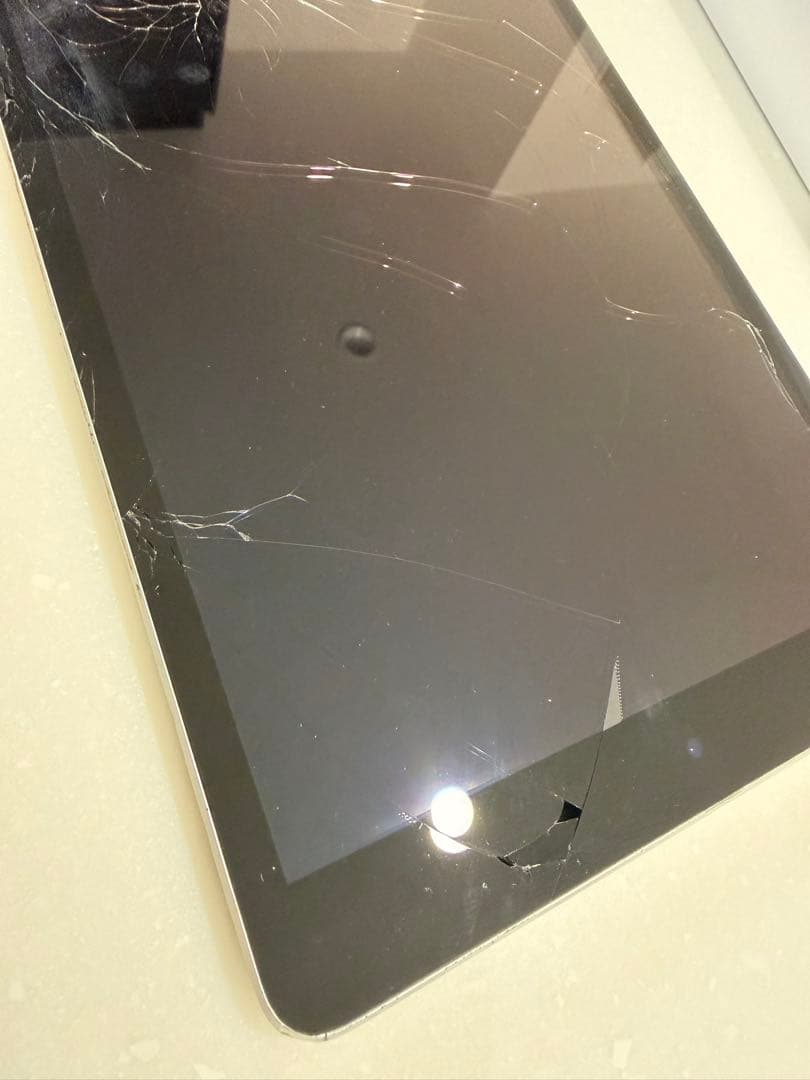 iPad 第9世代 64GB【画面ひびあり】