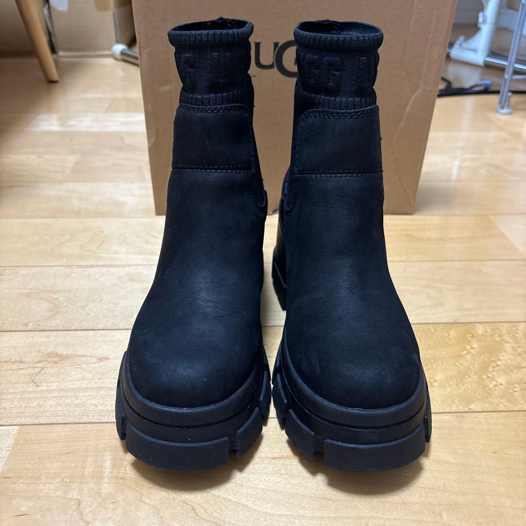 UGG ブラック 厚底サイドゴアブーツ　ブルックリン チェルシー ブーツ