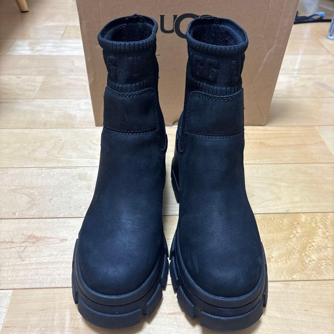 UGG ブラック 厚底サイドゴアブーツ　ブルックリン チェルシー ブーツ