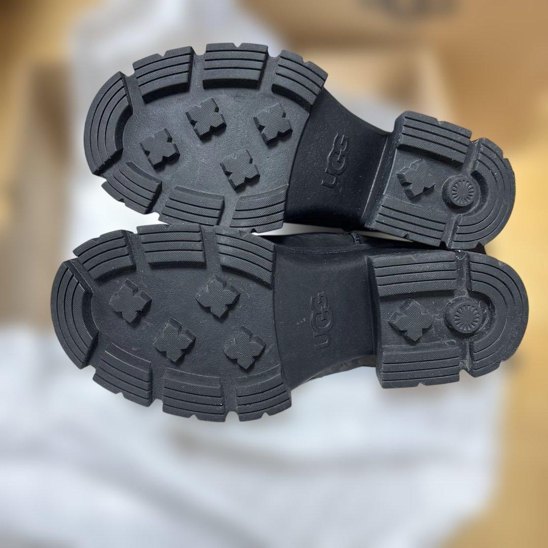 UGG ブラック 厚底サイドゴアブーツ　ブルックリン チェルシー ブーツ