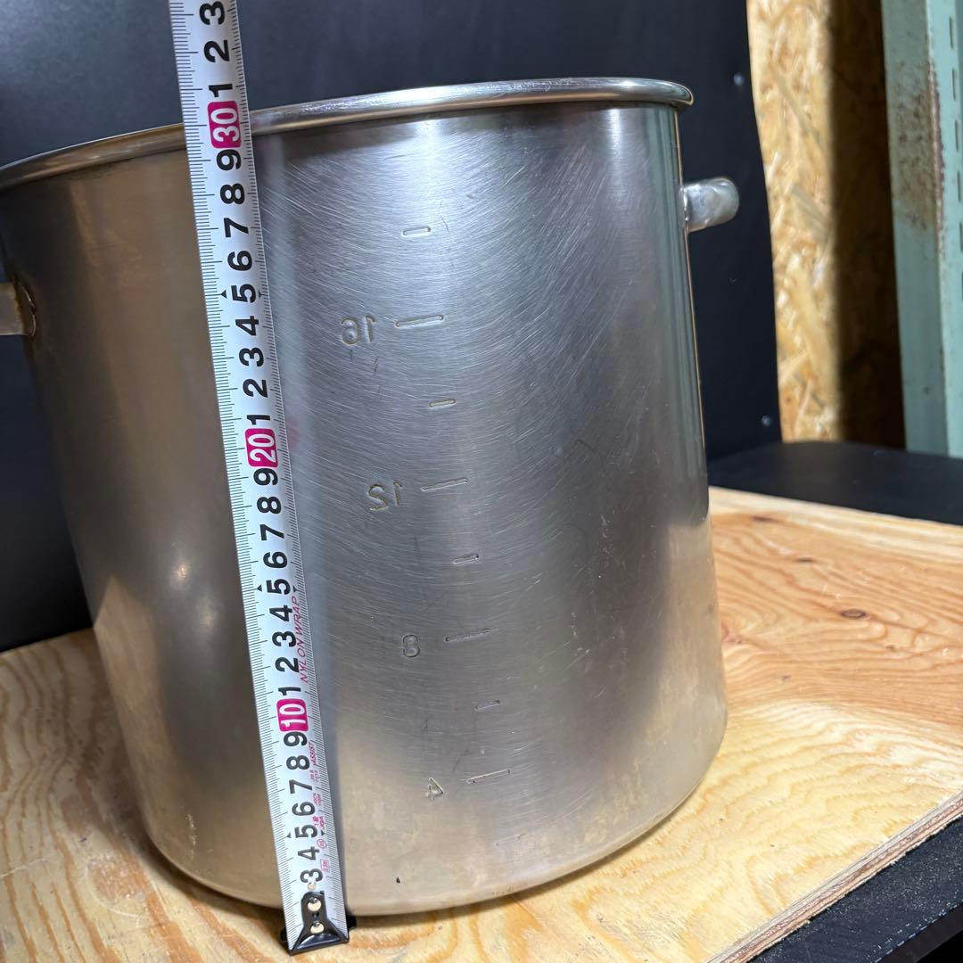 ステンレス寸胴鍋　蓋つき　直径約30cm×深さ約30cm　約20リットル