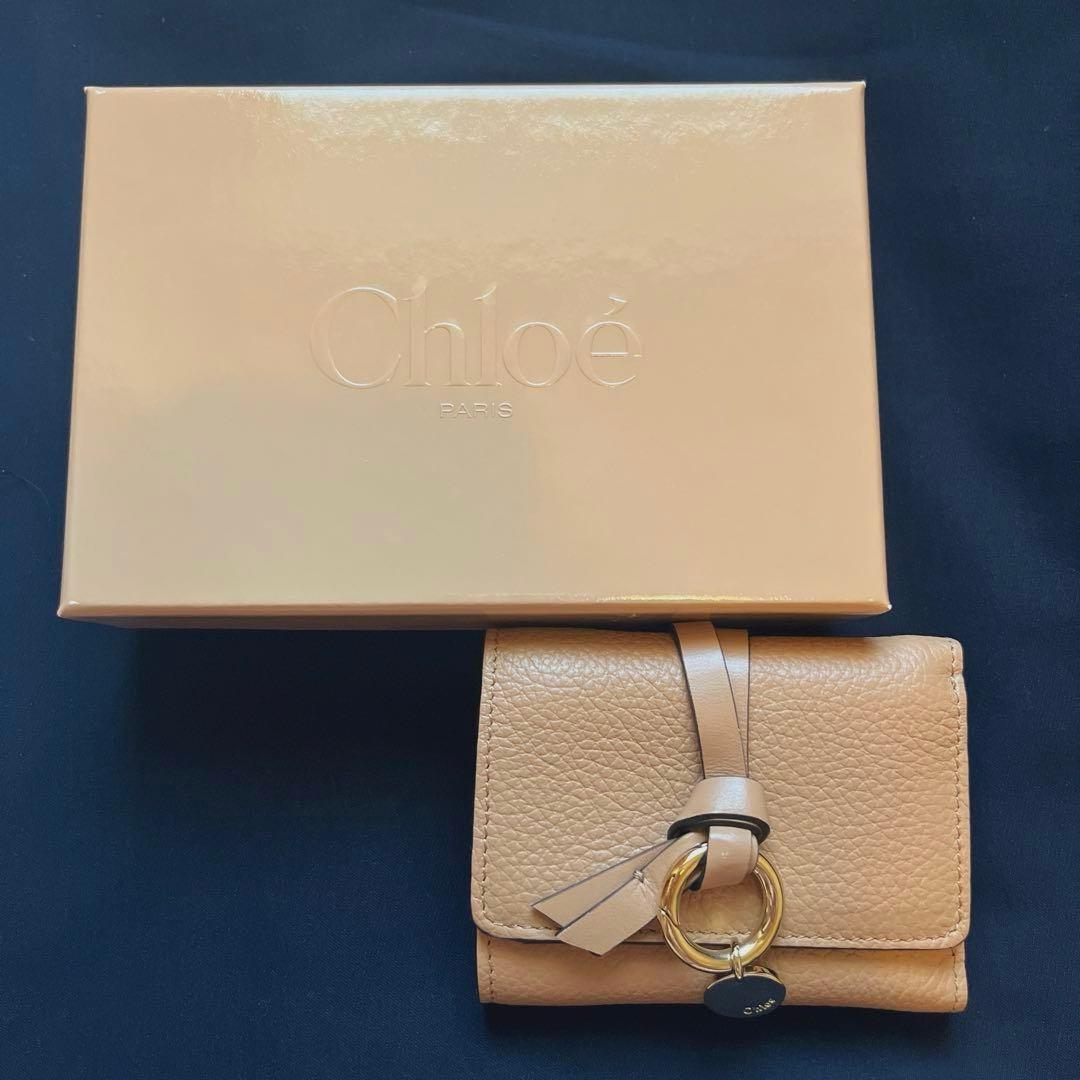 Chloeクロエ アルファベット トリフォールドウォレット ライトタン