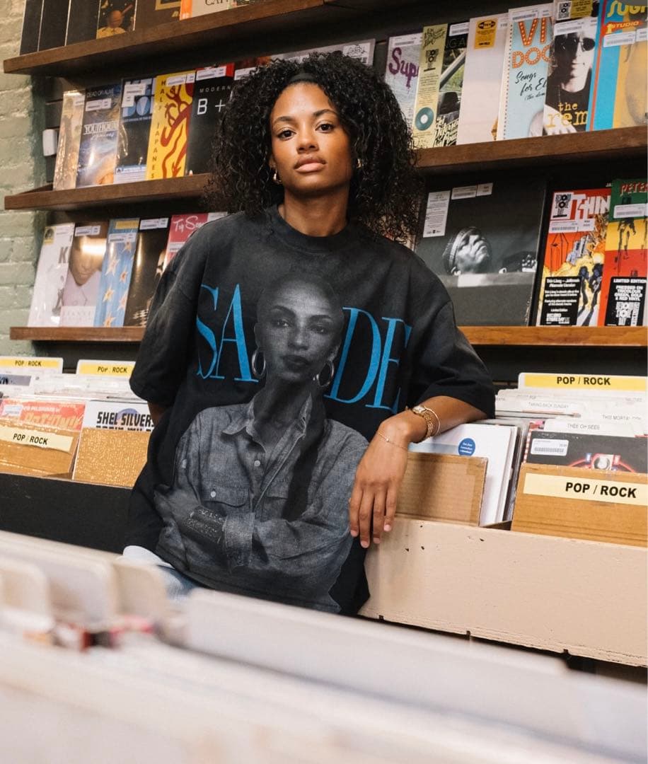 SADE Tシャツ Unfinished Studios 新作 ブラック XL