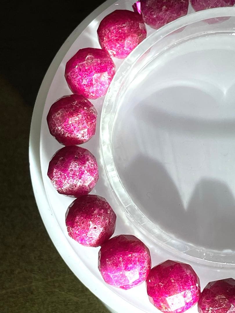 天然石ルビーカットブレス10㎜【新品未使用一点限り】宝石の女王♡濃いピンク
