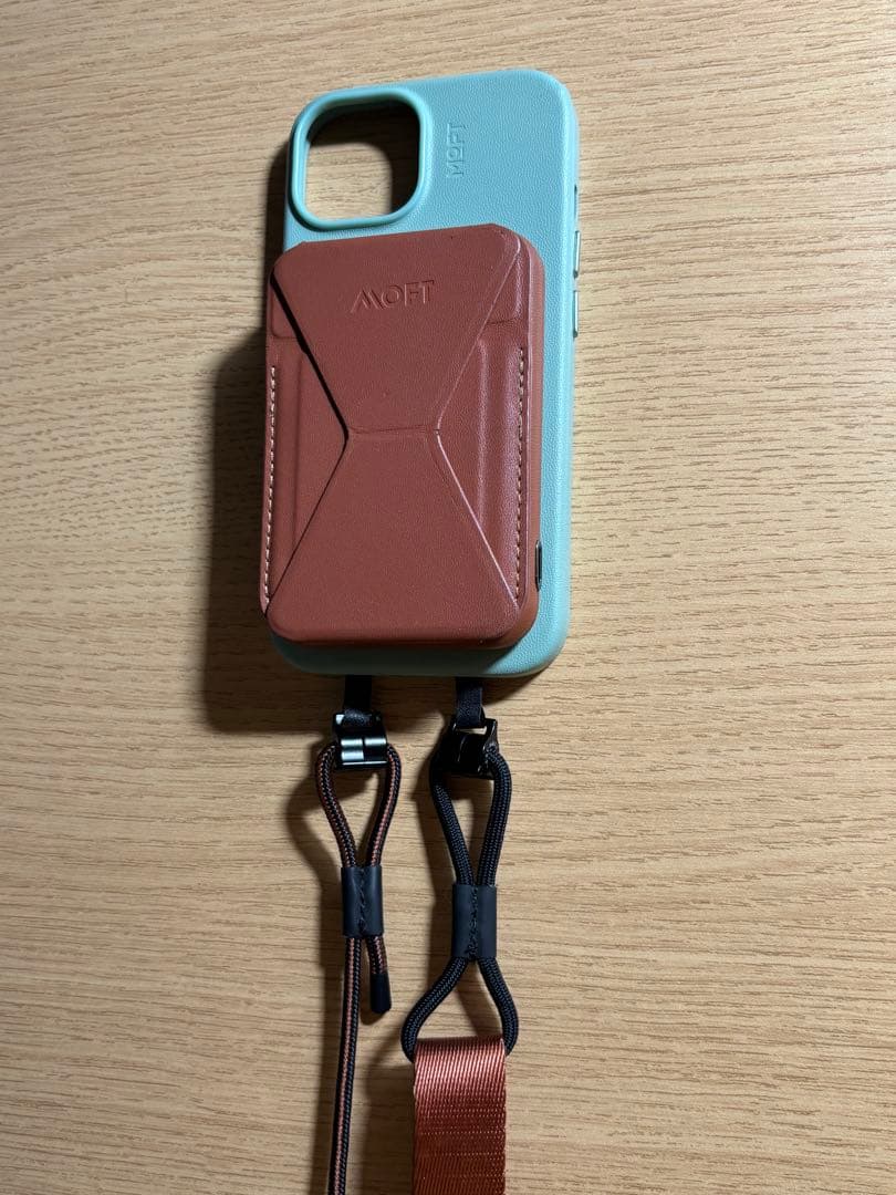 MOFT iPhone 15 ケース、ストラップ、スマホスタンド、バッテリー