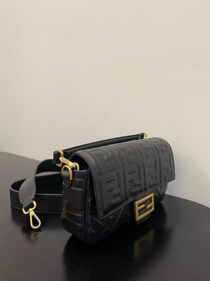 フェンディ バゲット ブラックレザー