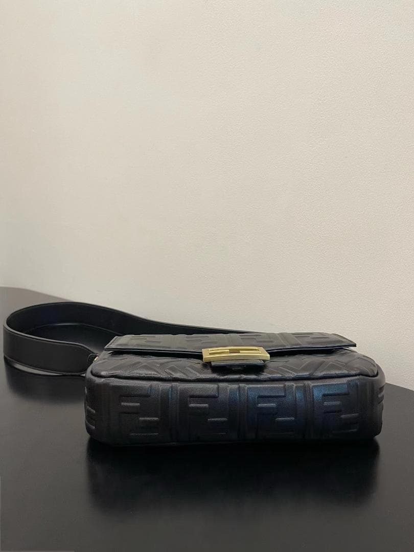 フェンディ バゲット ブラックレザー