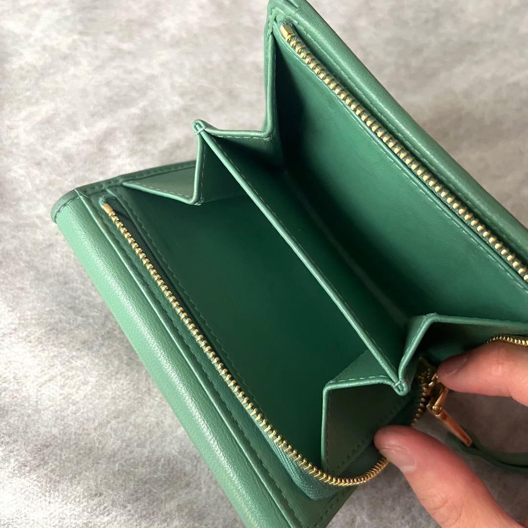 正規品 近年モデル ミュウミュウ マテラッセ 折り財布 グリーン レザー 箱付き