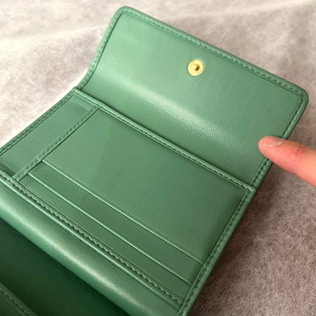 正規品 近年モデル ミュウミュウ マテラッセ 折り財布 グリーン レザー 箱付き