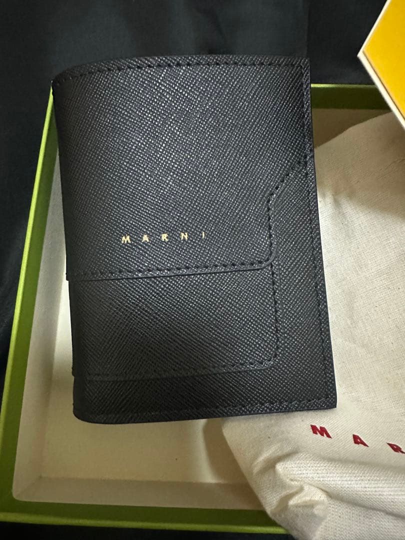 Y*I様 MARNI 二つ折りミニ財布 サフィアーノレザー ブラック　新品未使用
