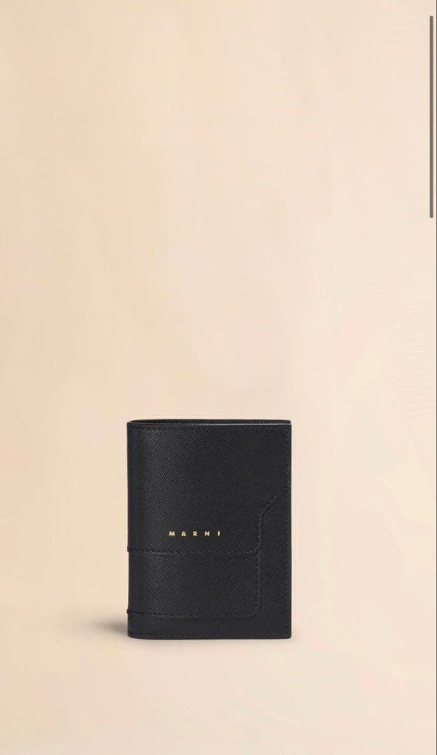 Y*I様 MARNI 二つ折りミニ財布 サフィアーノレザー ブラック　新品未使用