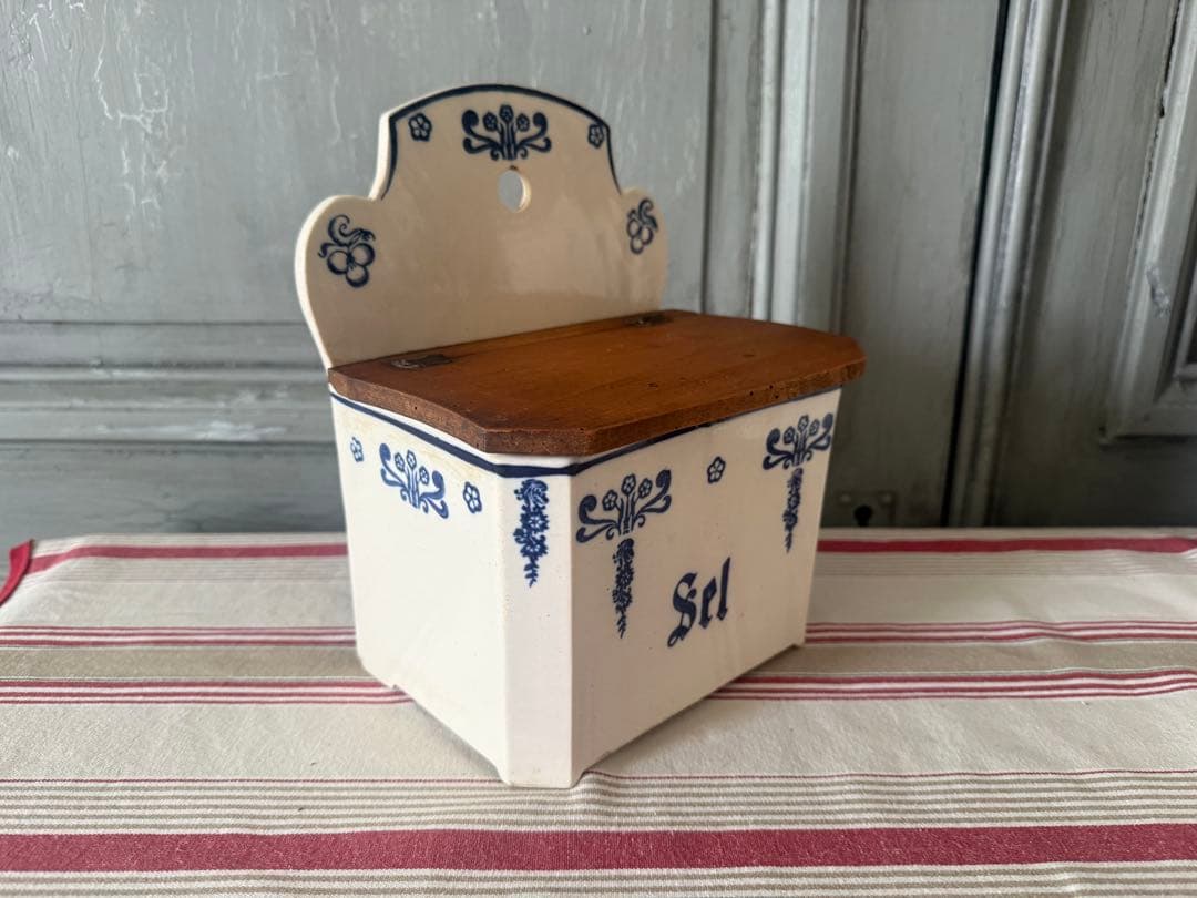 フランスアンティーク 陶器のSEL(塩入れ )白青　壁掛け