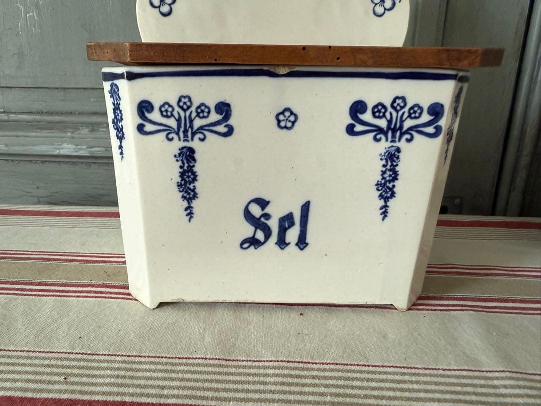 フランスアンティーク 陶器のSEL(塩入れ )白青　壁掛け