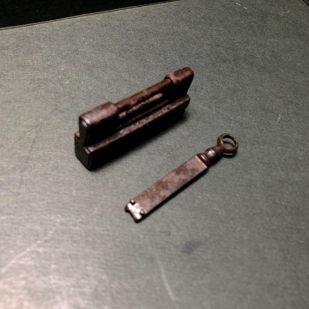 江戸時代　小型　和錠　錠前鉄製　アンティーク金属製鍵 作動品