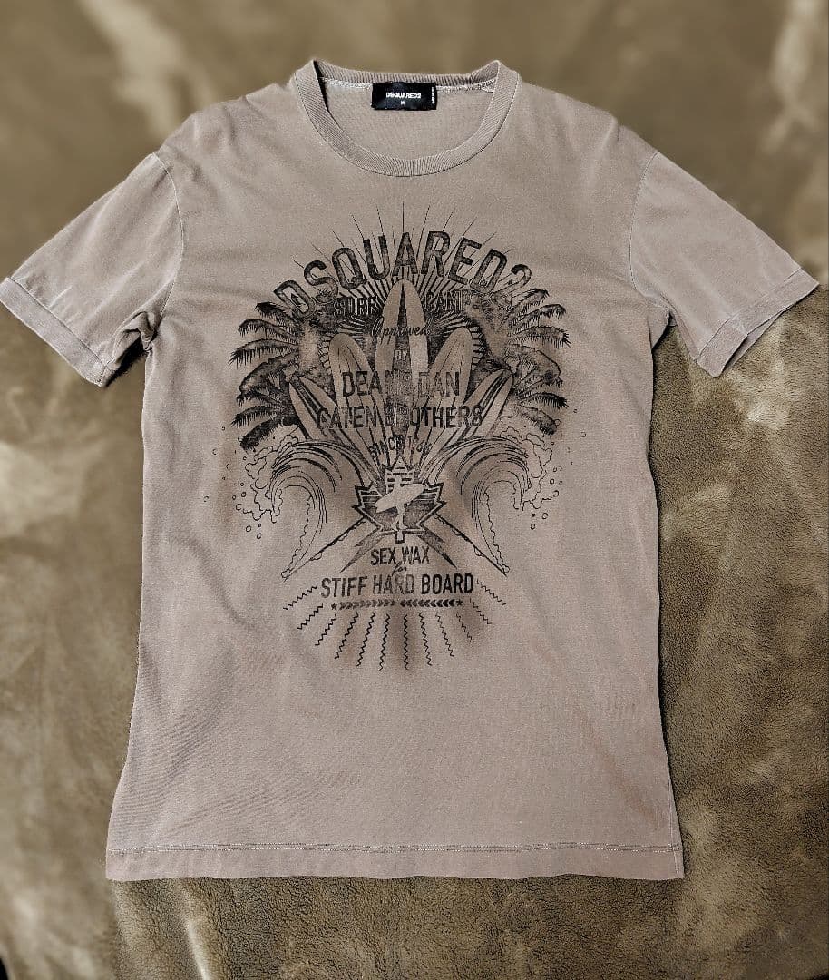 DSQUARED2 Tシャツ ＆JIMMYCHOOクラッチバッグ