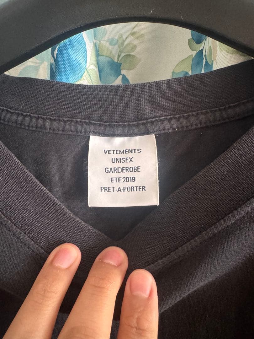 VETEMENTS 秘密結社Tシャツ