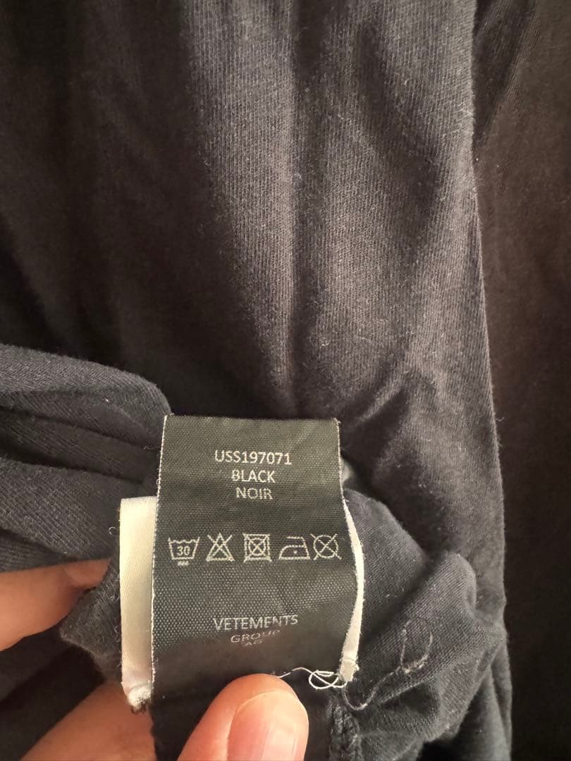 VETEMENTS 秘密結社Tシャツ