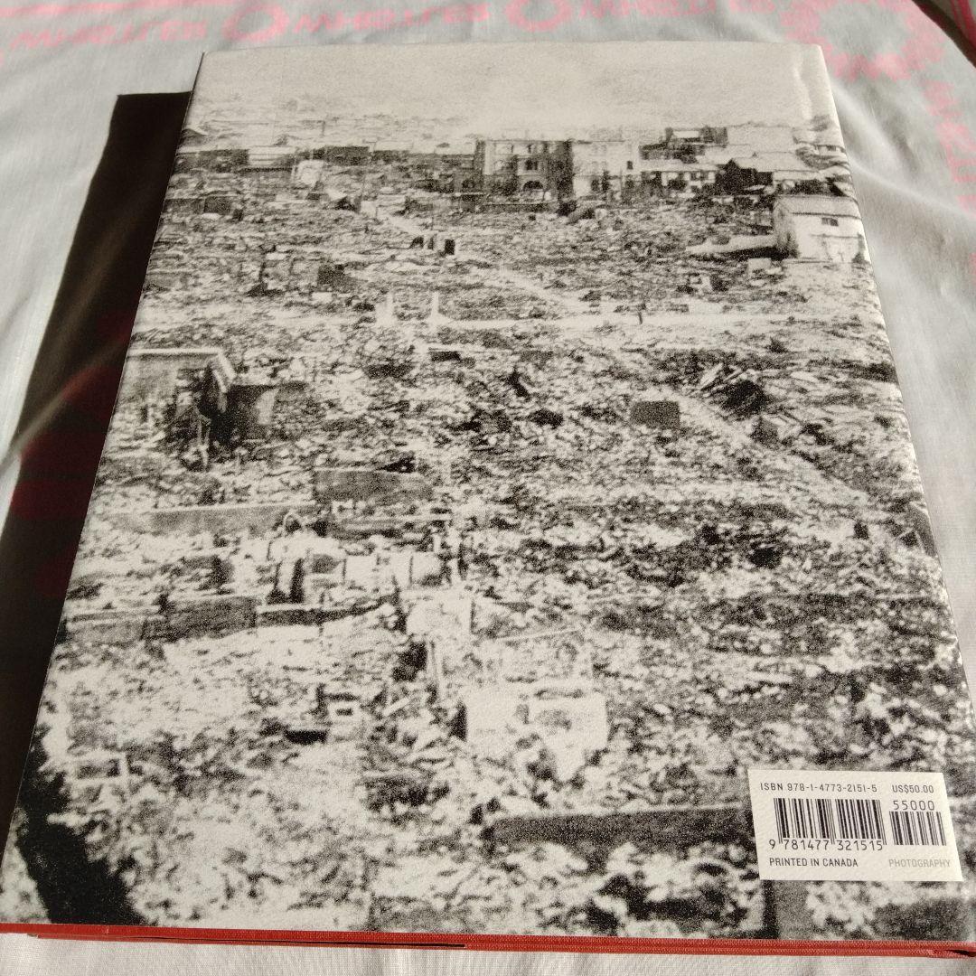 洋書　FLASH OF LIGHT WALLOF FIRE日本人撮影の原爆写真集