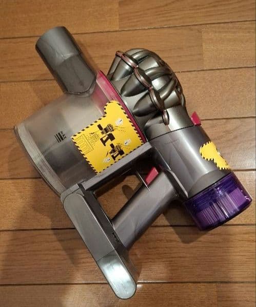 Dyson V8 スティッククリーナー本体とアタッチメント