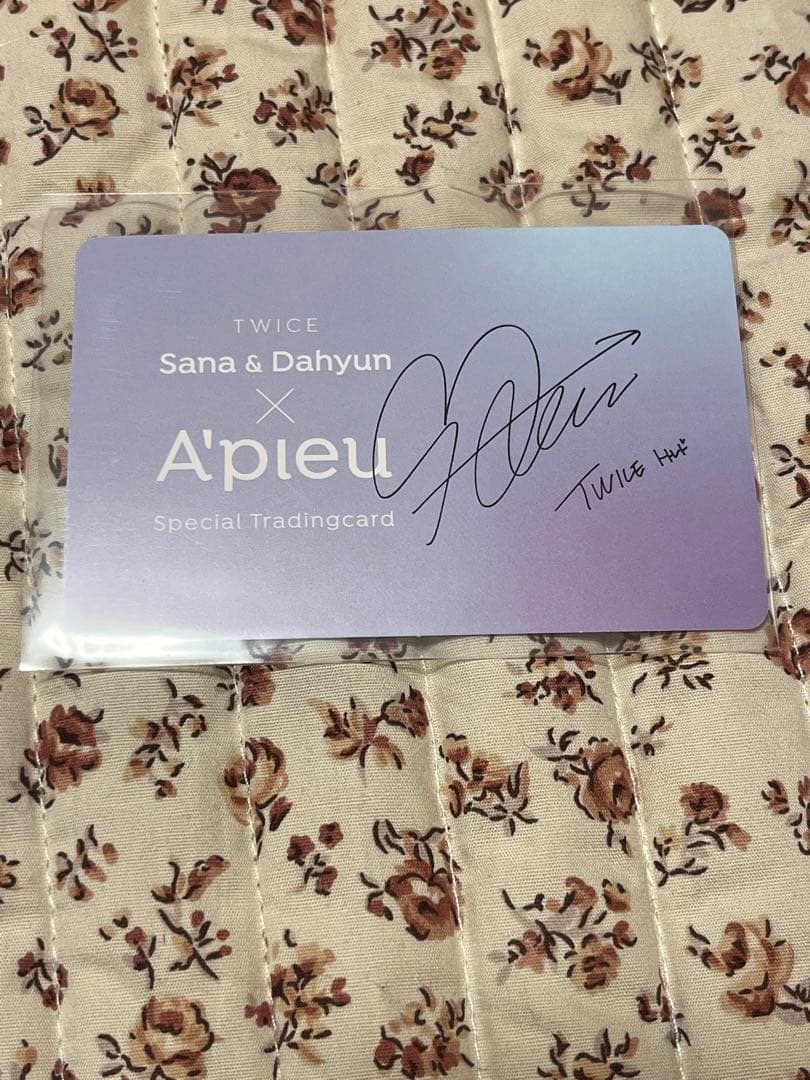 Twice サナ　apieu 原宿アットコスメストア限定　トレカ　レアトレカ