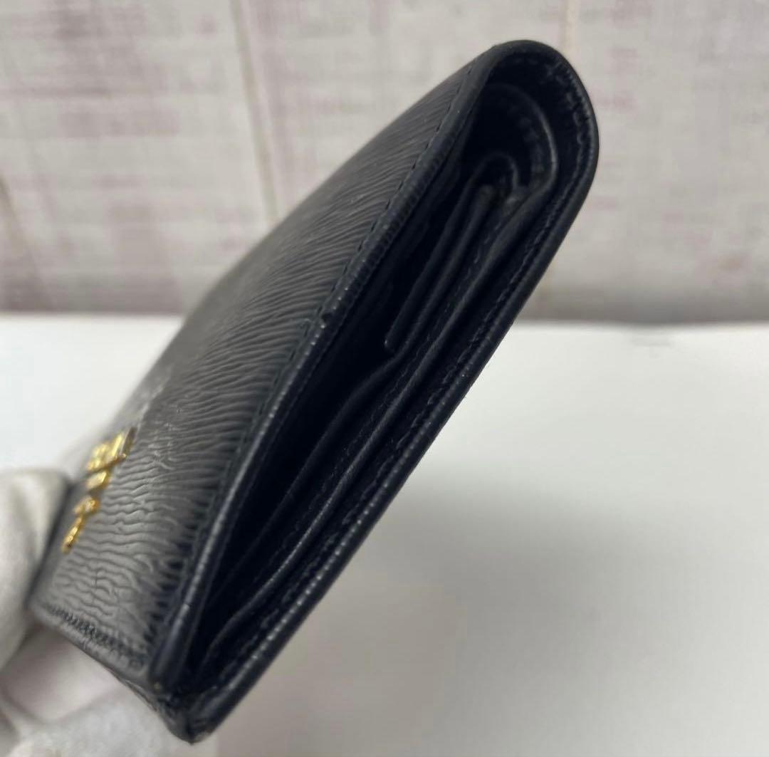 PRADA ブラック 二つ折り財布 エピレザー