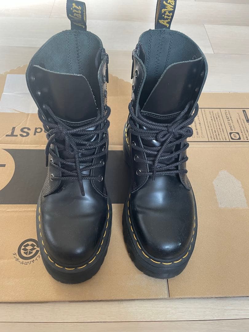 Dr.Martens 8ホールブーツ 厚底