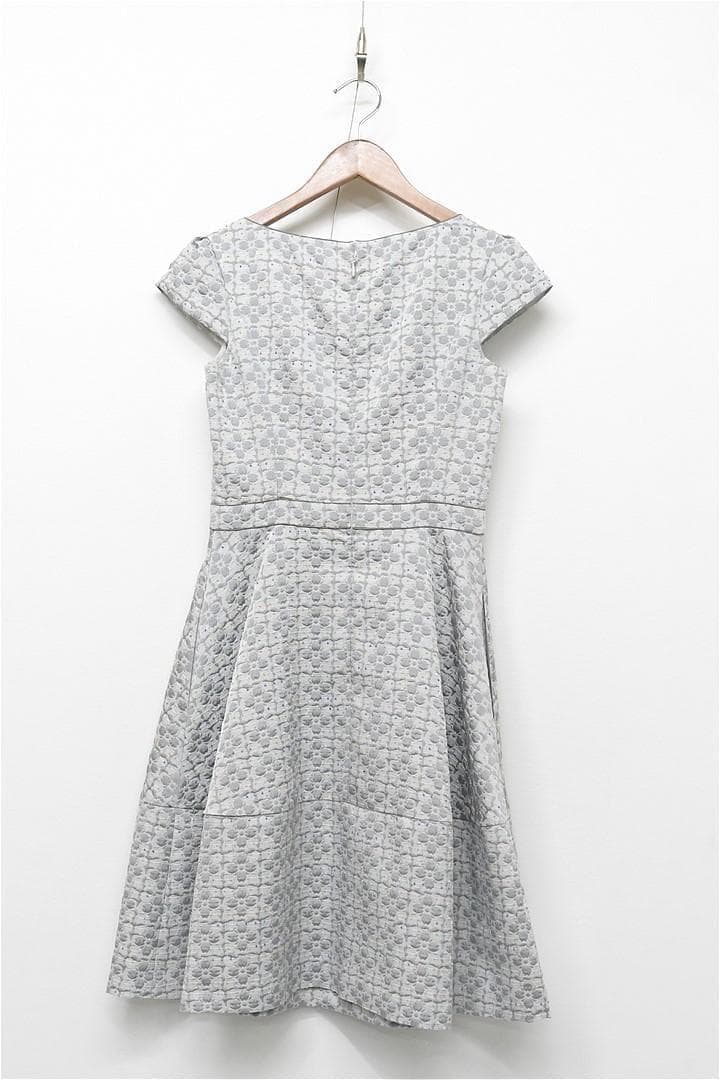 B462/美品 TOCCA ひざ丈フレアワンピース ドレス 花柄 エンボス 00