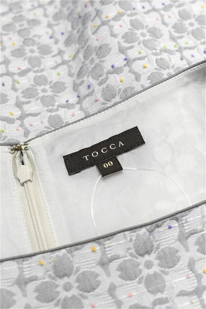 B462/美品 TOCCA ひざ丈フレアワンピース ドレス 花柄 エンボス 00