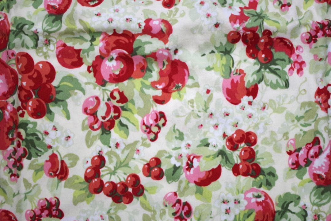 【新品】LAURA ASHLEYローラアシュレイ　パジャマ（Ｍ）ナイガイ製
