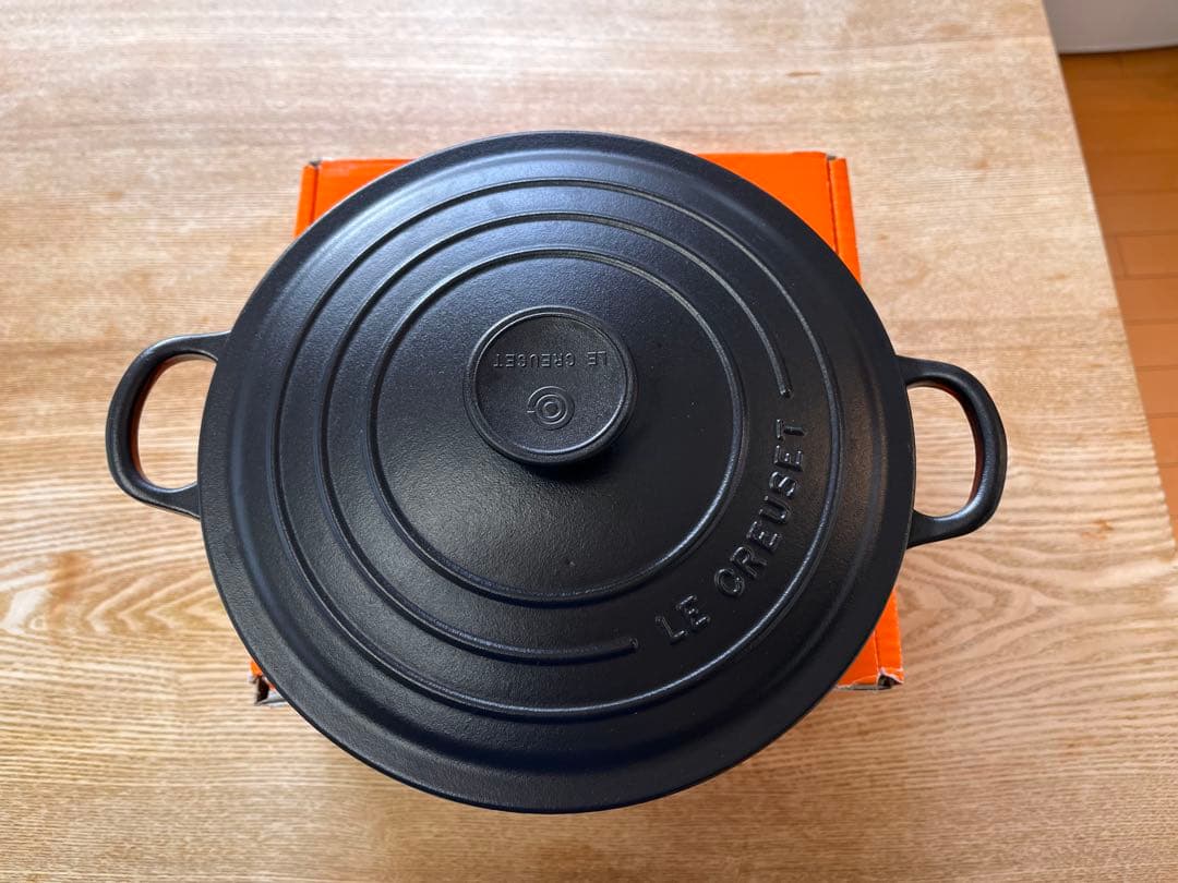美品ルクルーゼ　ココットロンド　24cm マットブラック