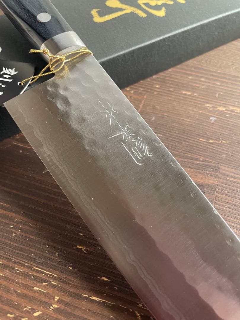 増谷刃物 訓平作 三徳包丁 VG10ステンレス 積層槌目（刻流）口金有 紺柄