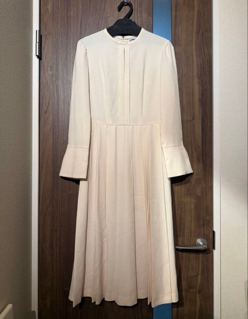 お値下げ✨定価25,000円　セルフォード　バックサテンプリーツワンピース