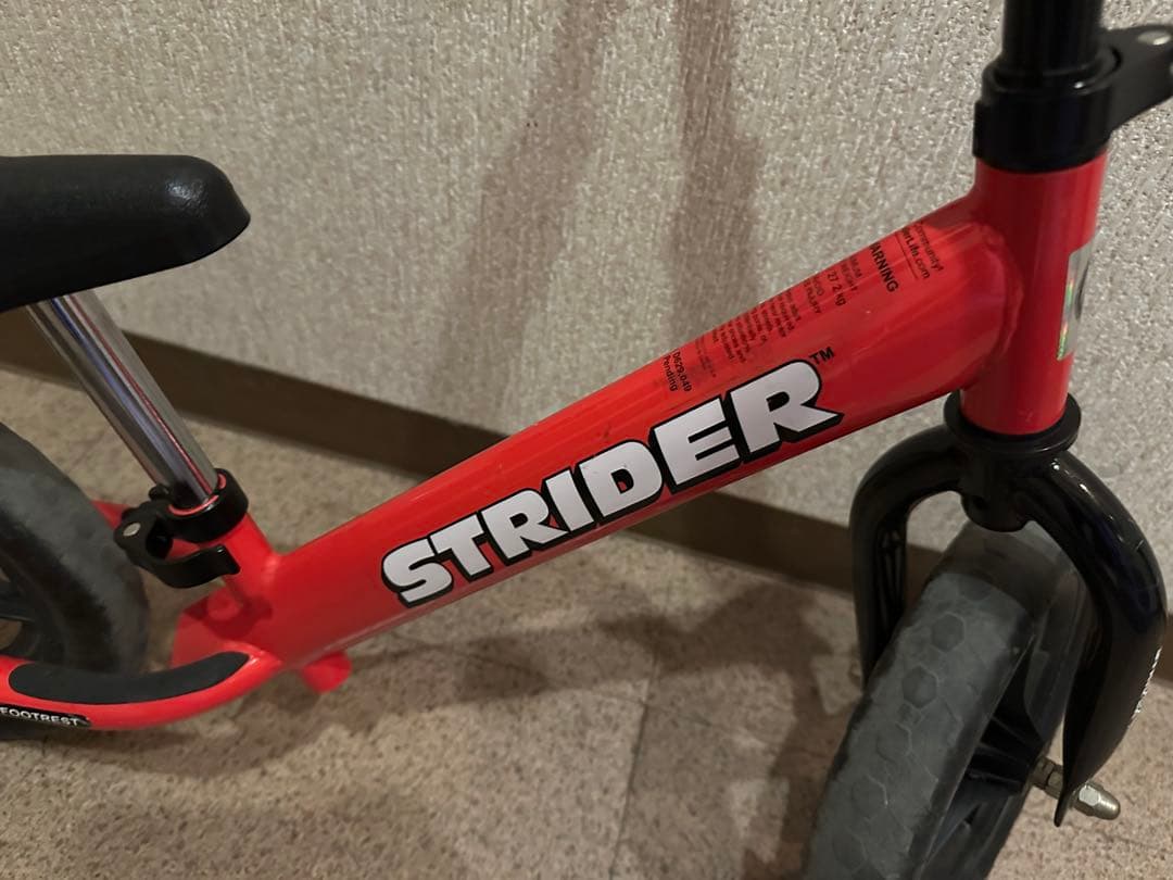 Nina　STRIDER バランスバイク 赤
