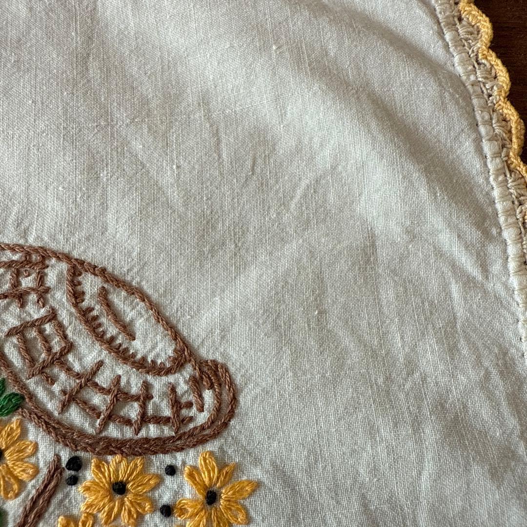 SALE❣️フランスアンティークஐ⋆*黄色の花籠刺繍の可愛いクロス