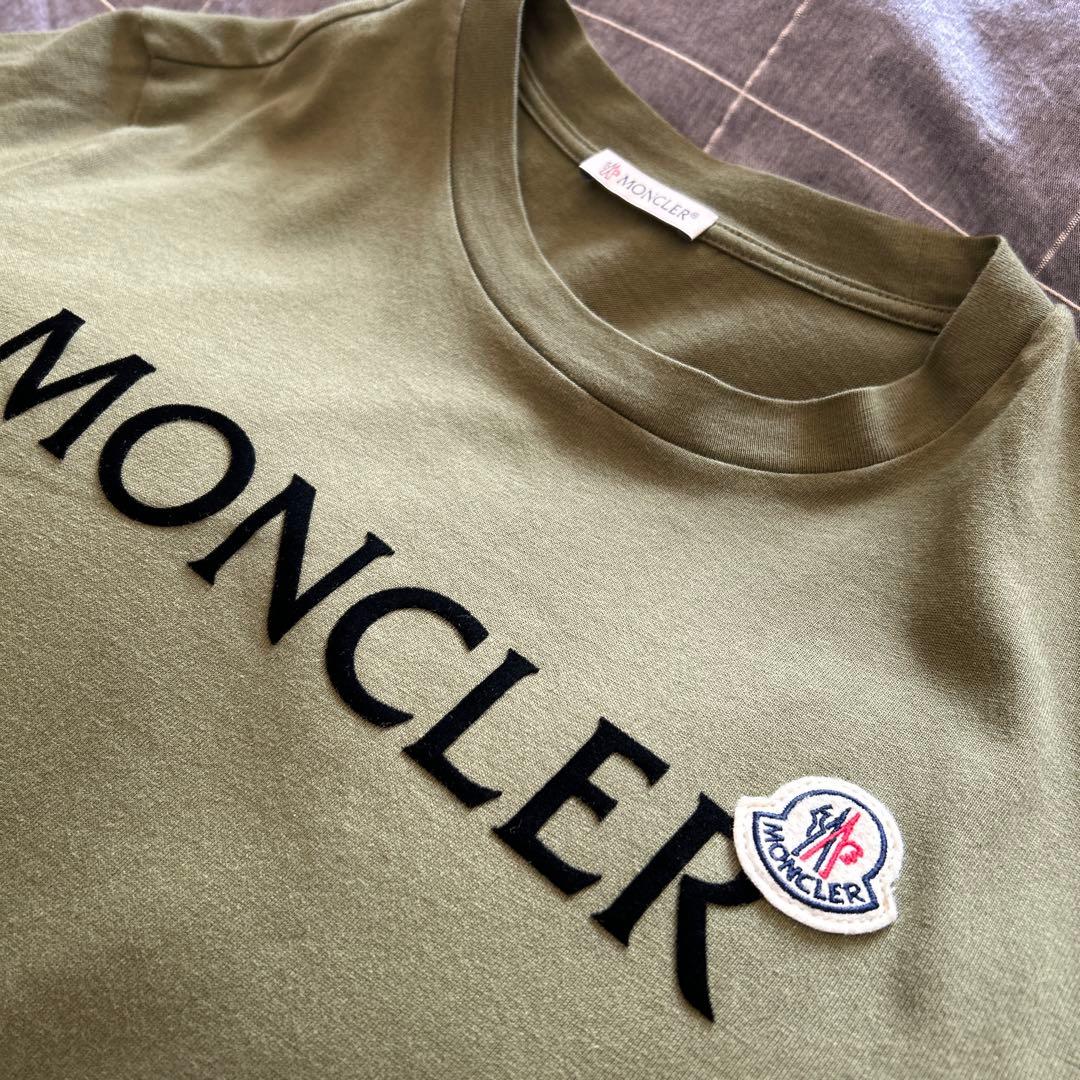 MONCLER オリーブ色 Tシャツ