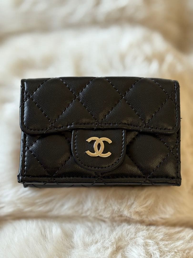 CHANELマトラッセラムスキンレザー三つ折り財布 黒