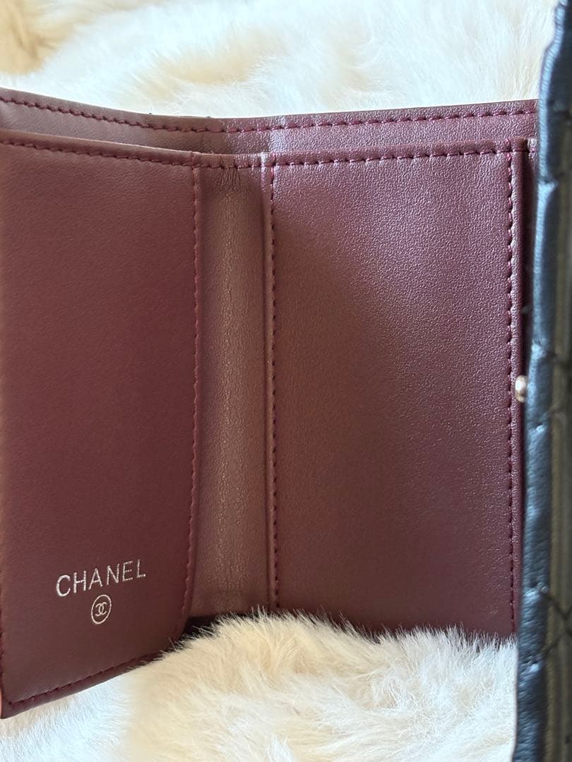 CHANELマトラッセラムスキンレザー三つ折り財布 黒