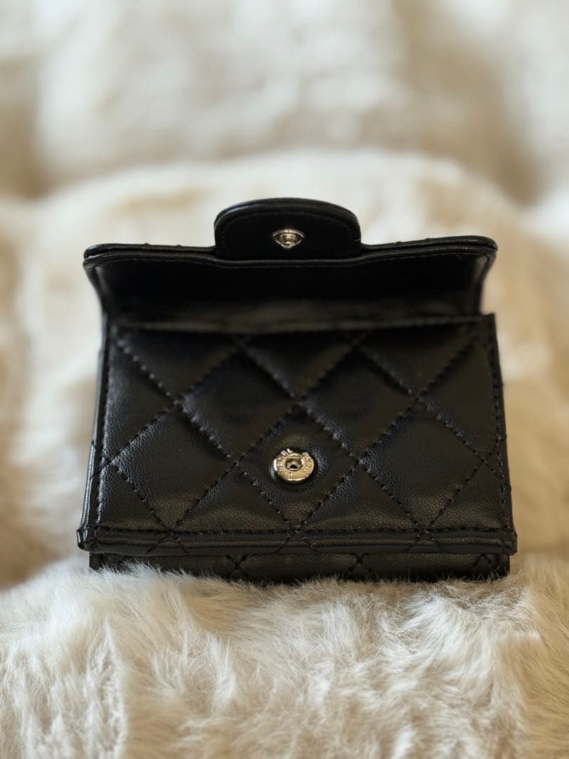 CHANELマトラッセラムスキンレザー三つ折り財布 黒