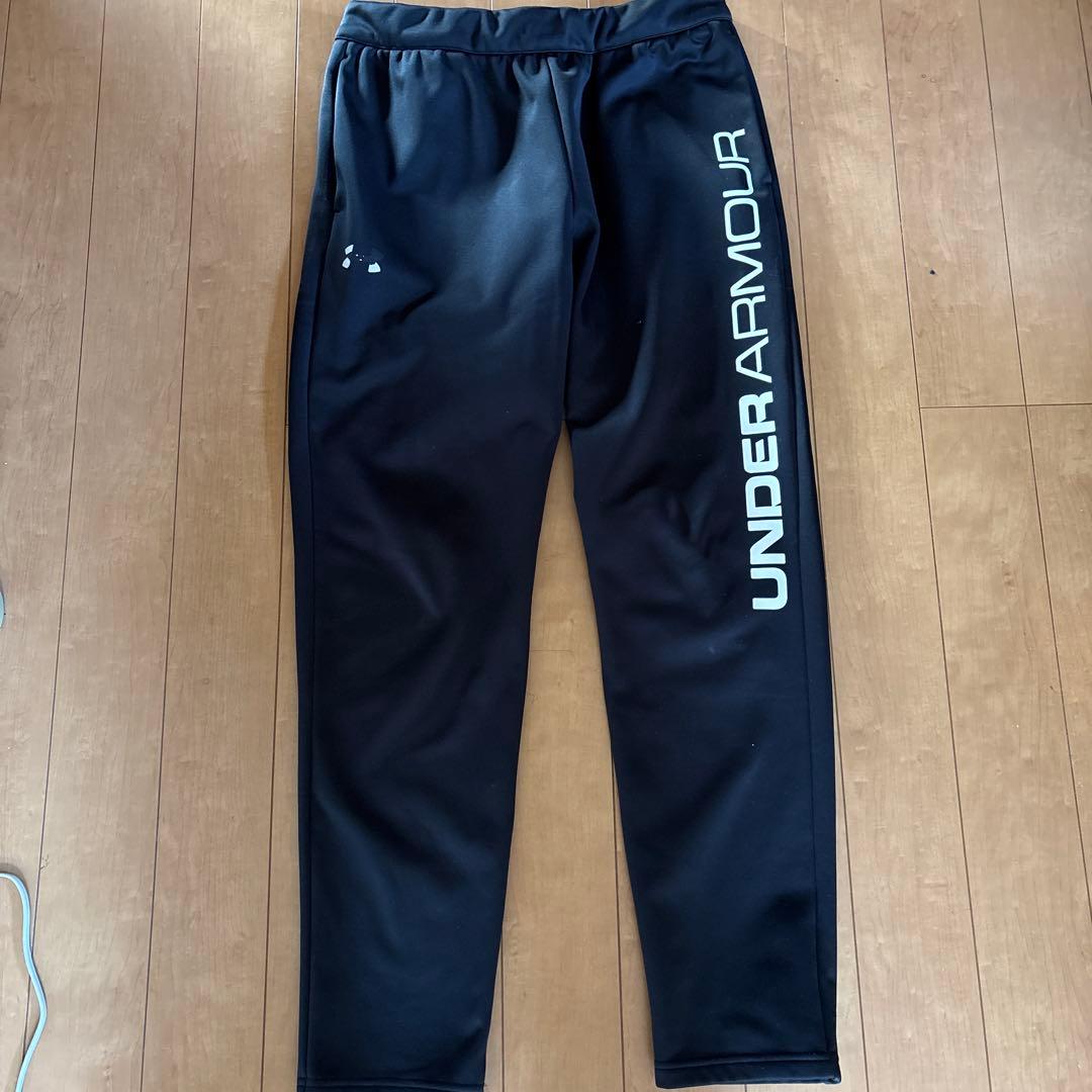 UNDER ARMOUR ブラック フード付きジャケットとパンツセット