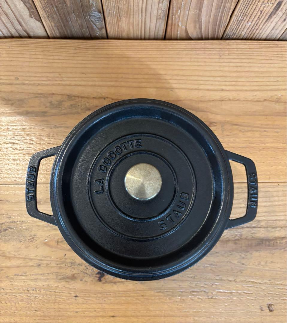 staub ココットラウンド20㎝ ブラック