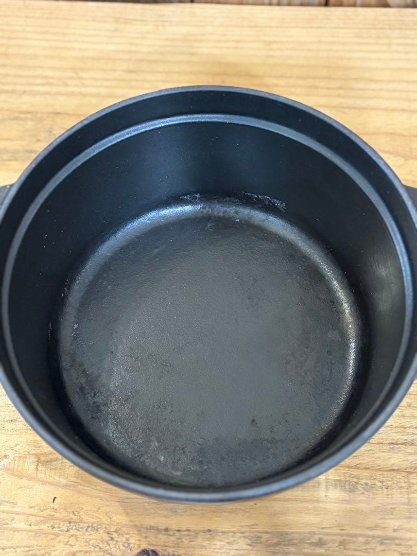 staub ココットラウンド20㎝ ブラック