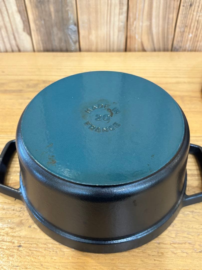 staub ココットラウンド20㎝ ブラック